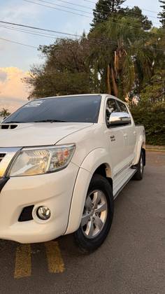 TOYOTA HILUX 3.0 SRV 4X4 CD 16V TURBO INTERCOOLER DIESEL 4P AUTOMÁTICO TOYOTA HILUX 3.0 SRV 4X4 CD 16V TURBO INTERCOOLER DIESEL 4P AUTOMÁTICO
